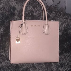 Micheal Kors Mercer Medium Leather Messenger